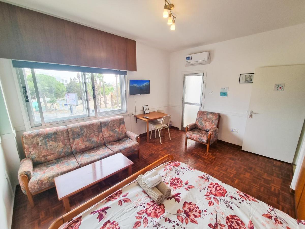 Larnaca Garden Rooms Екстериор снимка